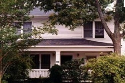Breezy and Sunny House in a Good neighborhood, pet friendly atlanta vacation rental, atlanta home rental dogs allowed
