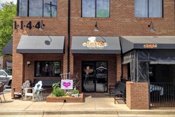 Lucky's Burger and Brew, dogs allowed restaurants in Atlanta, pet friendly restaurants in Atlanta Georgia